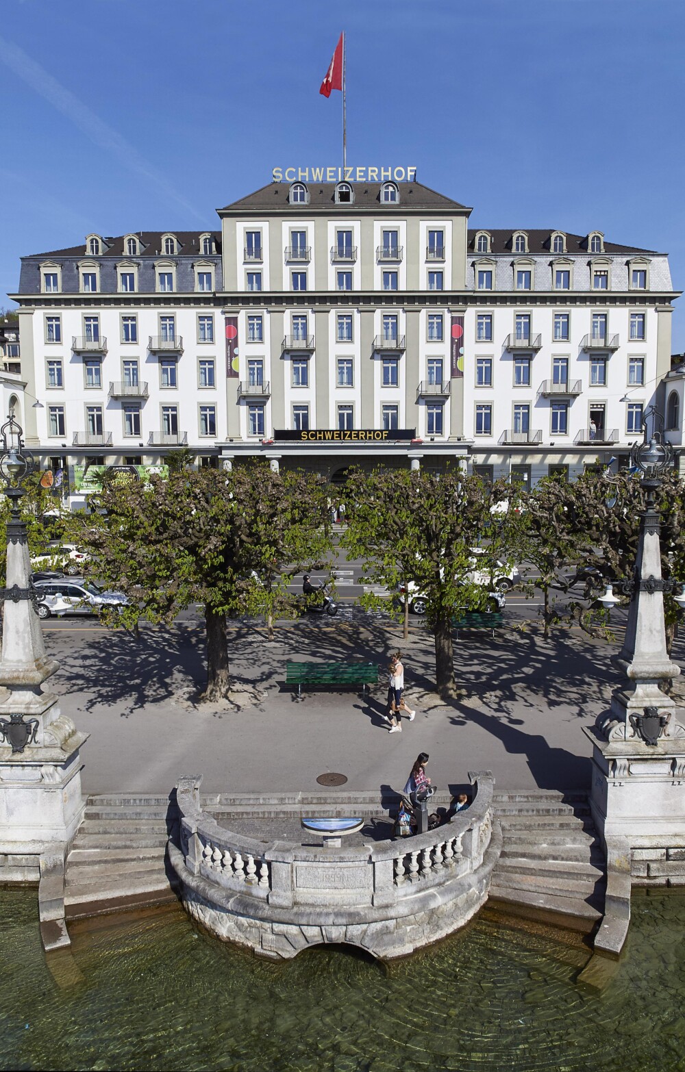 Was zeichnet das Hotel Schweizerhof Luzern aus?