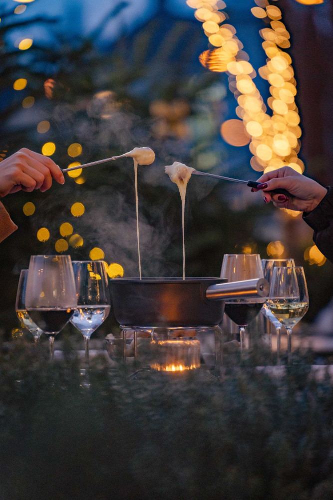 Schweizerhof Fondue Lounge 2 hotel schweizerhof luzern