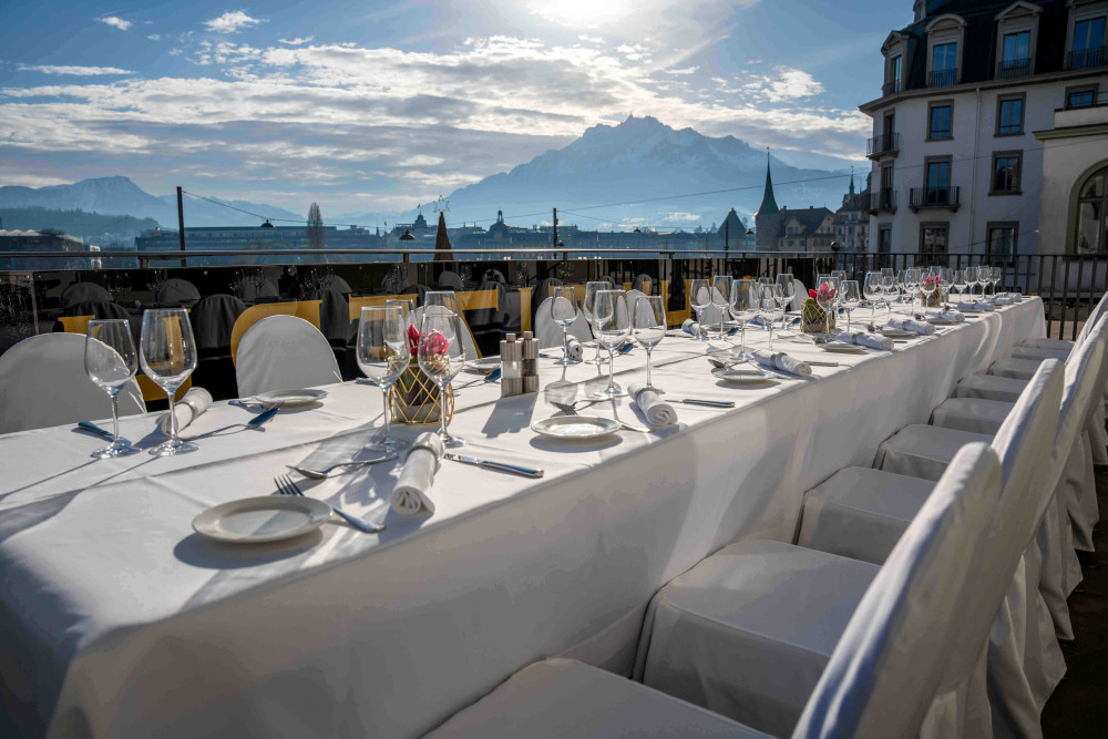 Lakeside Panorama Lounge