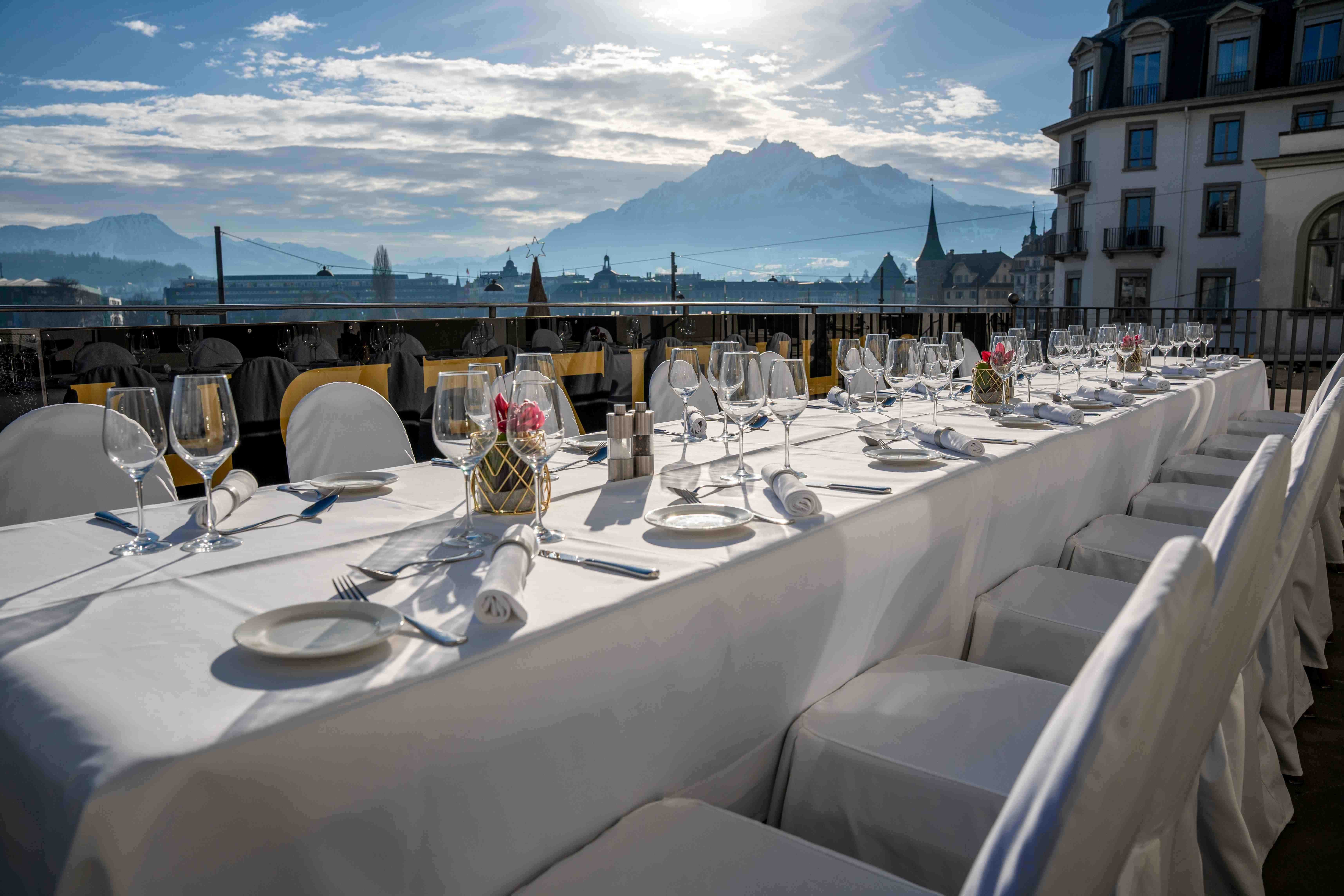 Lakeside panorama lounge 2026 hotel schweizerhof luzern 1 web