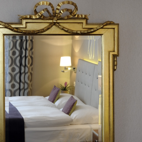 Room Mirror